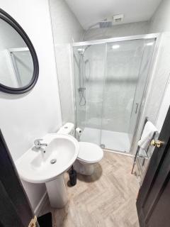 Explore Swansea! 4-Bed Delhi St Stay - Swansea - 2