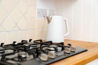 Spacious 3BR Home in Basingstoke - Basingstoke - 2