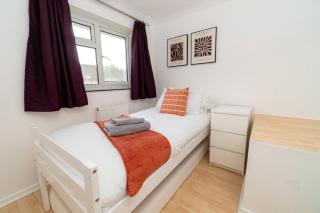 Spacious 3BR Home in Basingstoke - Basingstoke - 7