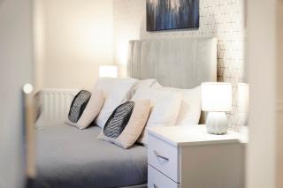 Large 4-Bed Apartment South Shields Sleeps 8 Guests - 4