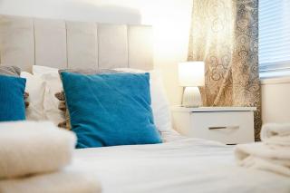 Large 4-Bed Apartment South Shields Sleeps 8 Guests - 1