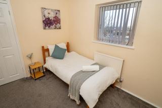 Spacious 4-bedroom home with free parking - Ideal for those working in Swansea - Swansea - 6