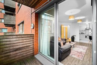 Large City Centre Apartment - Balcony - Free Wifi & Netflix 85S - 1