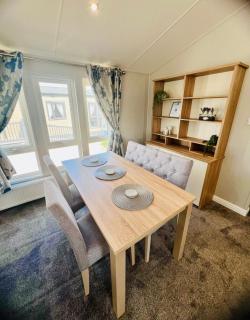 Sweet Bay Laurel at the peaceful Cherry Lea Holiday Park & Fishing Lake - Burgh le Marsh - 7