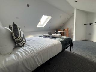 City Escape – 1 Bedroom Flat in Swansea Centre - 1