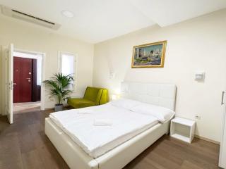 Flex SelfCheckIns 125 - Zagreb - 4 Bedrooms - Centre - Parking - 3