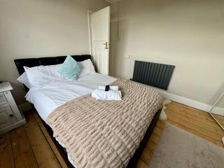 2-Bed Home with Parking & Wi-Fi - Swansea - 7
