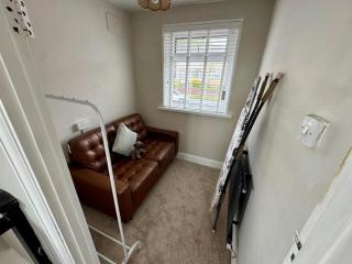 2-Bed Home with Parking & Wi-Fi - Swansea - 5