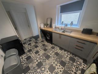Comfortable 3 Bedroom House with Easy City Access - 5