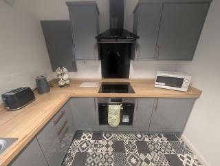 Comfortable 3 Bedroom House with Easy City Access - 2