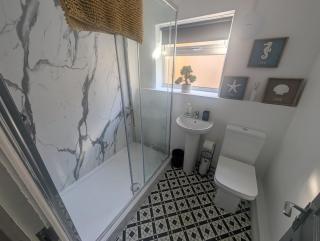 Comfortable 3 Bedroom House with Easy City Access - 6