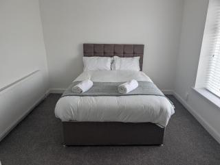 Swansea 3BR Home with Parking - Swansea - 5