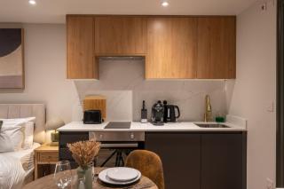 Air-Conditioned Studio, North London Access - New Southgate - 2