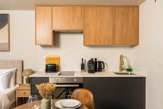 Air-Conditioned Studio, North London Access - New Southgate - 8