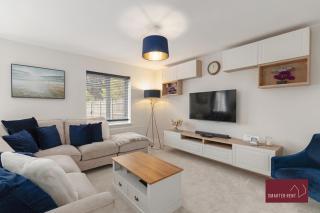 Holyport - Three Bedroom House - Parking - 7