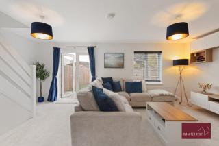 Holyport - Three Bedroom House - Parking - 6