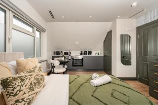 Modern Arnos Grove Studio, Air Conditioning - 1