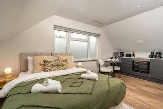 Modern Arnos Grove Studio, Air Conditioning - 8