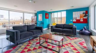 Student Only, Silver Studio Hawley Crescent - Londra - 4