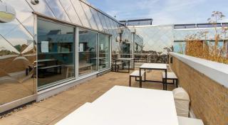 Student Only, Silver Studio Hawley Crescent - Londra - 3