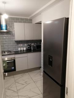 Modern 3-Bed Flat Stylish Family-Friendly - 8