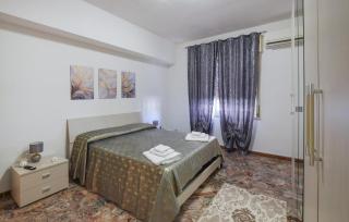 1 Bedroom Stunning Apartment In Reggio Calabria - Reggio di Calabria - 8