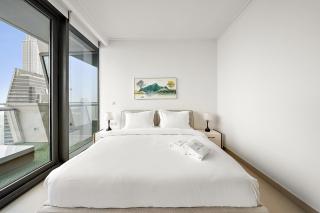 FIRST CLASS 3BR Stunning Burj Khalifa View - 8