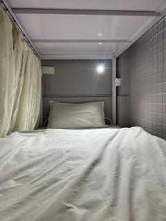 Bed and Pillow Hostel - 4