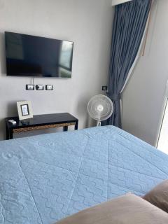 Hill and Super Seaview condo - 1