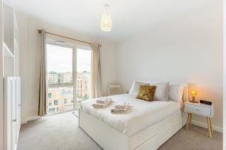 GuestReady - Millbrook Park retreat with balcony - Hendon - 6