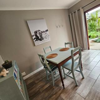 Pet-Friendly Courtyard Suite Tsitsikamma Gardens - 7