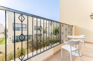 Spacious 4BR Plus Maids Villa, Near Avenue Mall, Cycle Park & Sports Complex - 15 Mins to Downtown Dubai, Nad Al Shiba Third by Deluxe Holiday Homes - 3