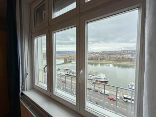 Riverside Apartment with Views - Boedapest - 4