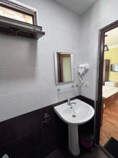 Madona Homestay - Kobuleti - 9