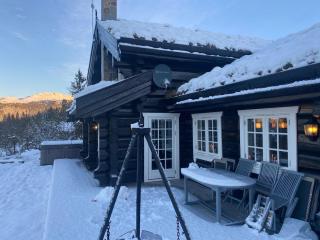 Stor velutstyrt laftehytte med usjenert uteplass, flott utsikt og Jacuzzi - Eggedal - 7