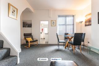 Wigan Short Let Spacious 4BR, Contractors Welcome - 5