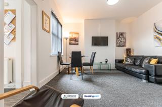 Wigan Short Let Spacious 4BR, Contractors Welcome - 9