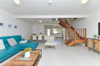 Beach Side Getaway- Free WIFI - 7