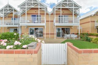 Beach Side Getaway- Free WIFI - 3