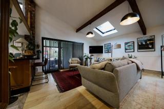 Private Luxury Open-Plan Barn Conversion - 7