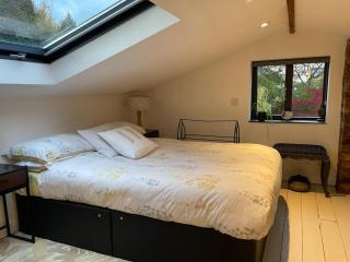Private Luxury Open-Plan Barn Conversion - 5