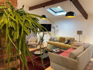 Private Luxury Open-Plan Barn Conversion - 2