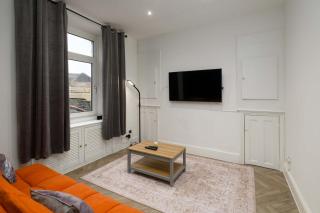 Spacious 3 Bedroom Home in Central Skewen - 0