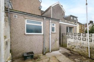 Spacious 3 Bedroom Home in Central Skewen - 2