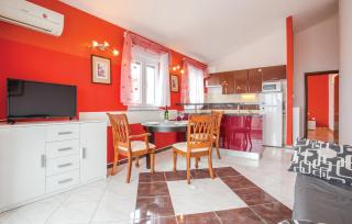 1 Bedroom Amazing Apartment In Makarska - Makarska (Macarsca) - 1