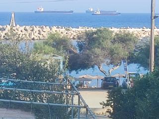 A separate room with a shared bathroom and 50 meters from the sea - Zygi - 1