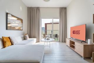 GuestReady – Relax Stay w Balcony & Pool View - 5