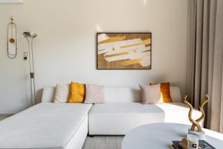 GuestReady – Relax Stay w Balcony & Pool View - 4