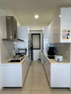 HOT & Modern 2BR Beacon Executive Suite, Georgetown - 2