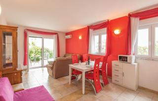 1 Bedroom Beautiful Apartment In Makarska - 9